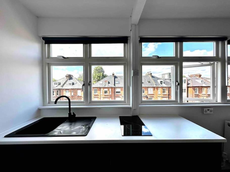 Cozy Near Regent's Park N9 Apartment London