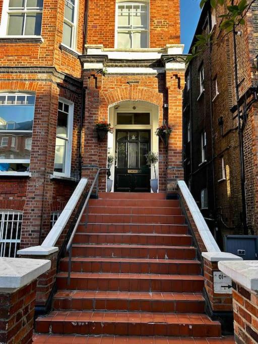 Cozy Near Regent's Park N9 London